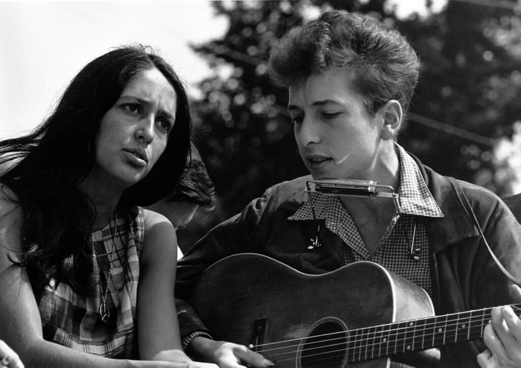 bob-dylan-busking-with-female-black-and-white-picture