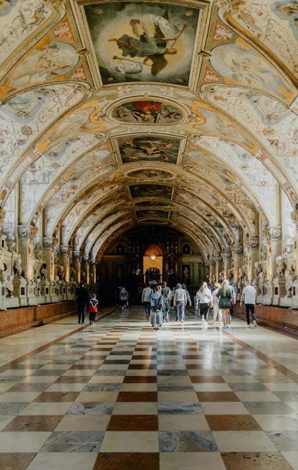 the-hall-of-the-castle-of-vienna